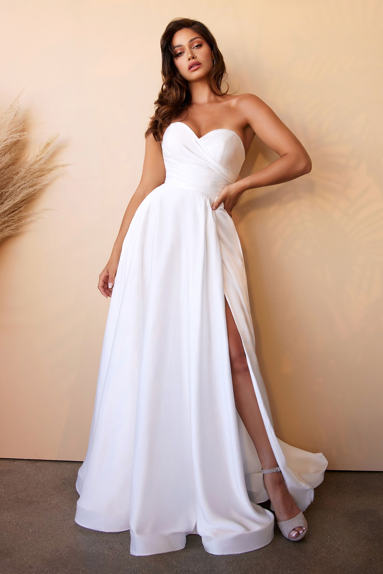 Satin Strapless Bridal Ball Gown L / Off White Satin Strapless Bridal Ball Gown L / Off White