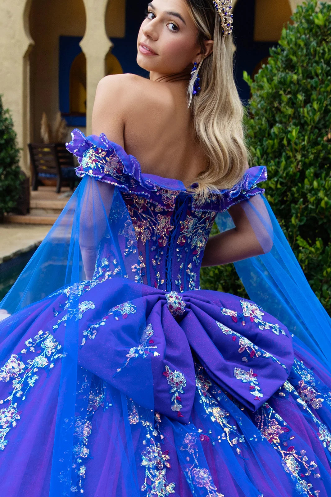 A Sweetheart Neckline And Corseted Bodice, Add In Off-Shoulder Straps