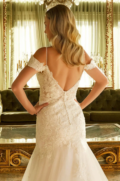 Feel Gorgeous in this Mermaid Silhouette Wedding Dress