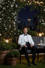 سترة العشاء البيضاء "برينتوود".