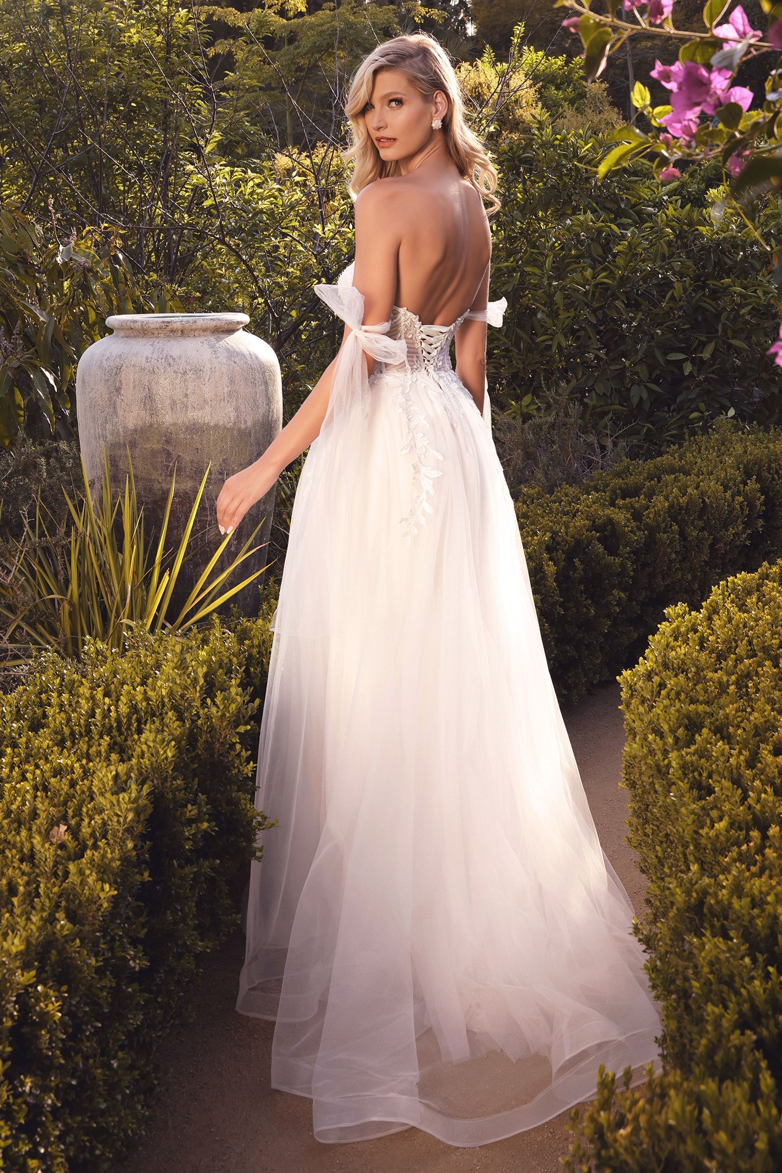 A-Line Bodice Wedding Gown 14 / Off White A-Line Bodice Wedding Gown 14 / Off White