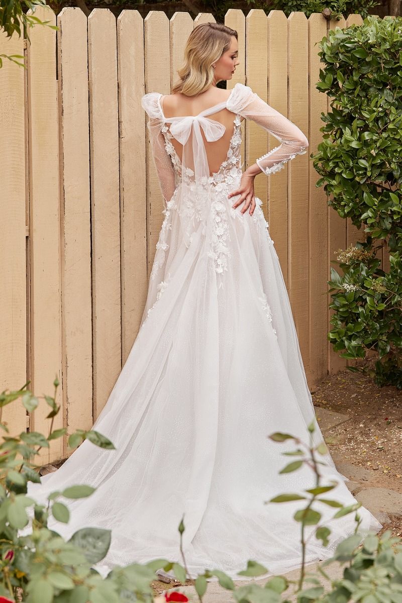 Wedding dress with outlet removable sleeves