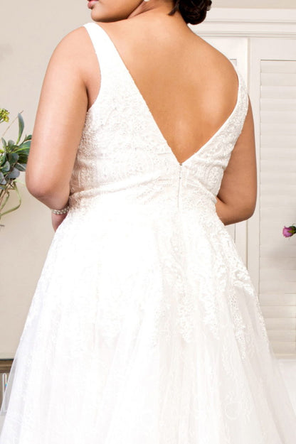 V-Neck Embroidery Mesh Wedding Gown w/ Lace Lining