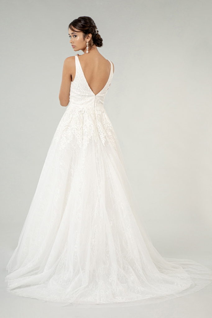 V-Neck Embroidery Mesh Wedding Gown w/ Lace Lining