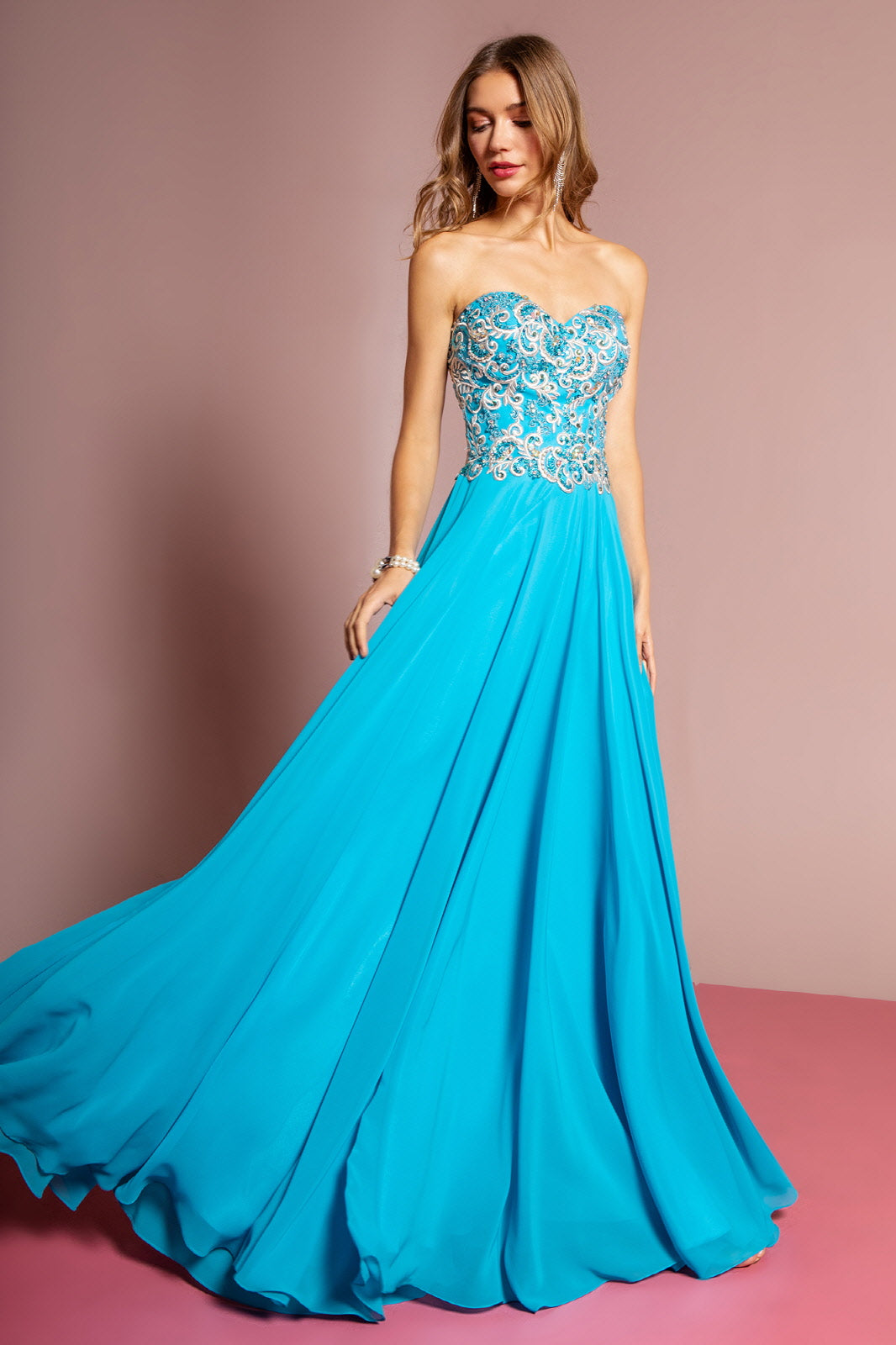 Sleeveless Sweetheart Chiffon Long Dress with Embroidered Detailing