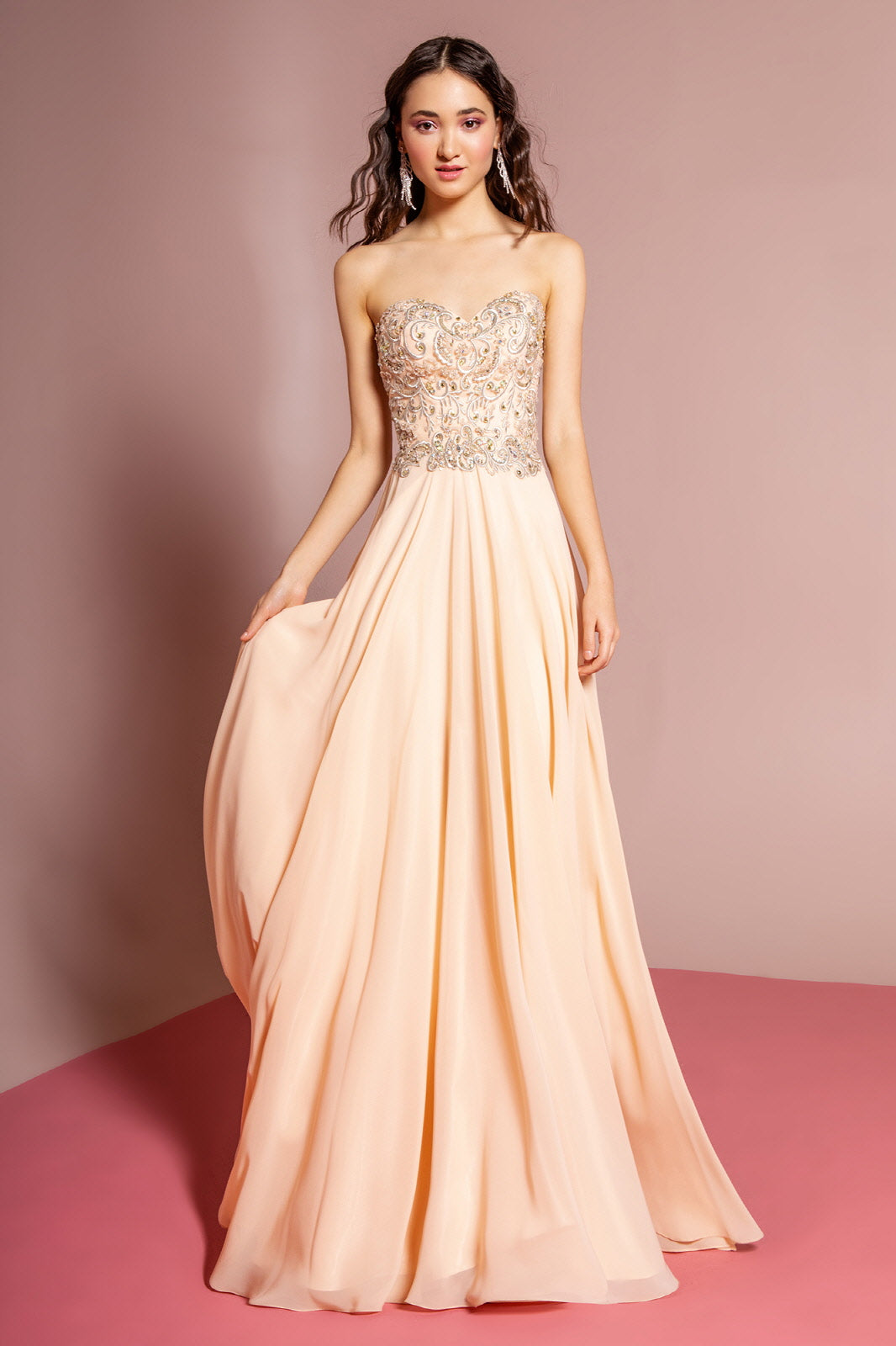 Sleeveless Sweetheart Chiffon Long Dress with Embroidered Detailing