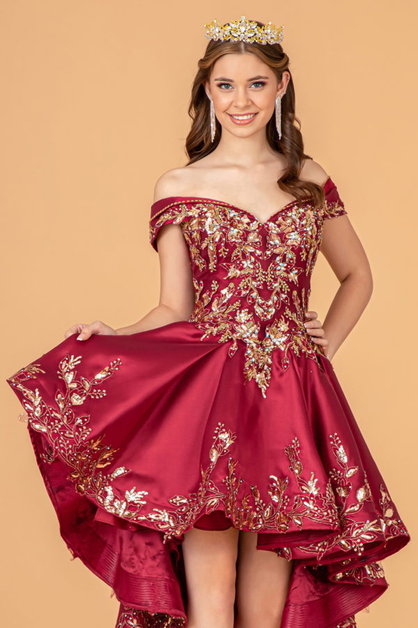 قبالة الكتف ثوب الكرة الساتان Quinceanera مزين بالتطريز الذهب 