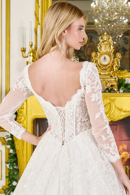 Wedding dress, beads, embroidery and sparkling sequins 3XL / Off White