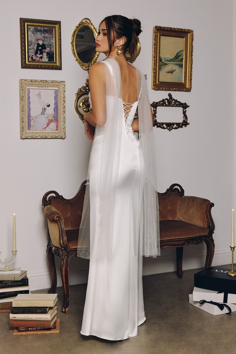 Elegant Satin Fitted Gown Bridall with Corset Lace-Up Back and Removable Sheer Scarf XL / Off White