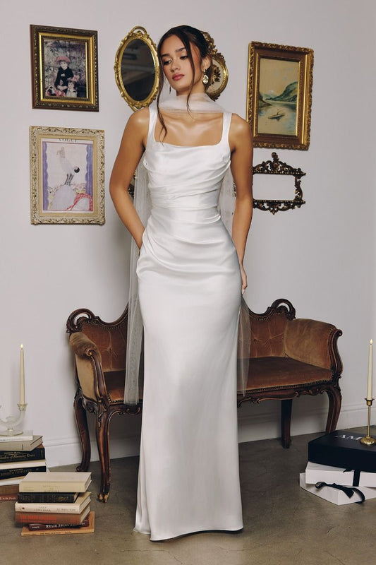 Elegant Satin Fitted Gown Bridall with Corset Lace-Up Back and Removable Sheer Scarf