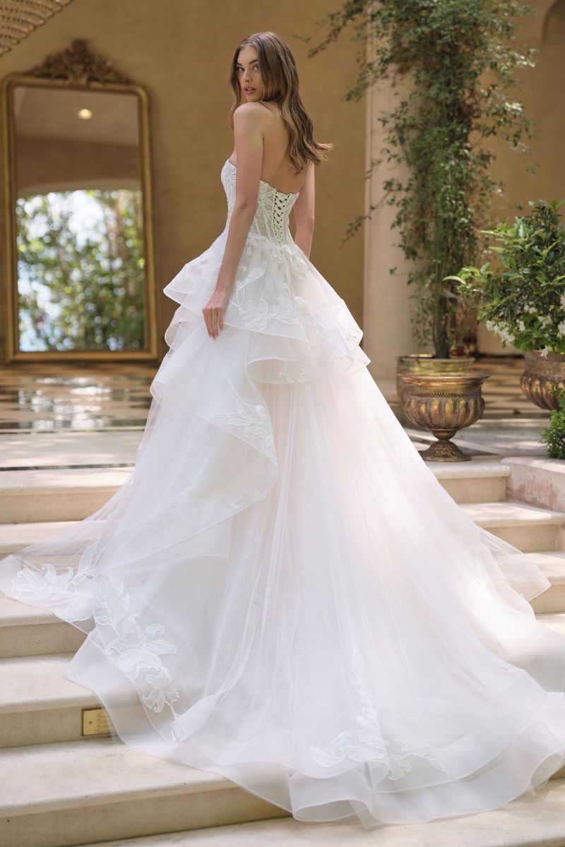 layered tulle skirt wedding dress Modern Plunging Bohemian Wedding Dress with Tiered Tulle Skirt